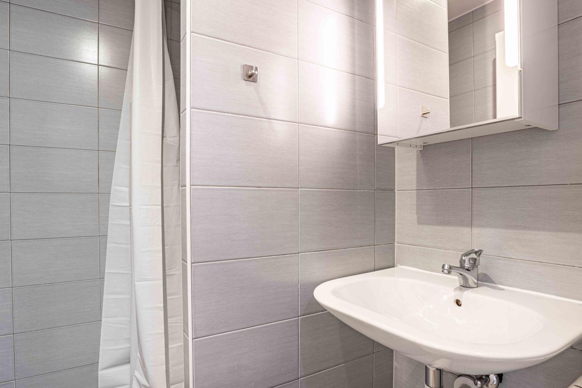 Saint Laurent 33-35 By Homenhancement Lausanne Exteriör bild